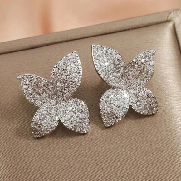 Women's Diamond detailed Butterfly-Shaped Stud Earrings - Picture 4 of 14